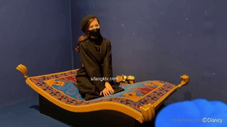 娇小的德国熟女享受口交。